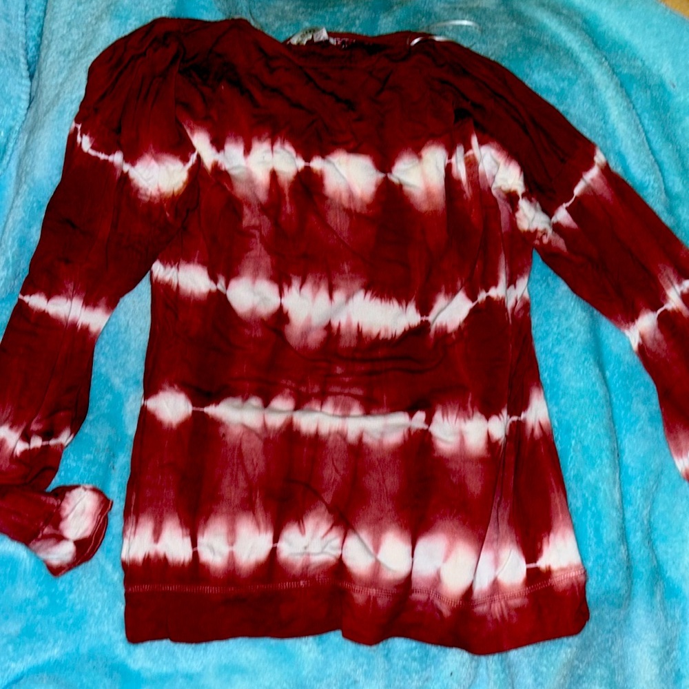 Knox Rose long sleeved shirt burnt red/white tie dye pattern size small